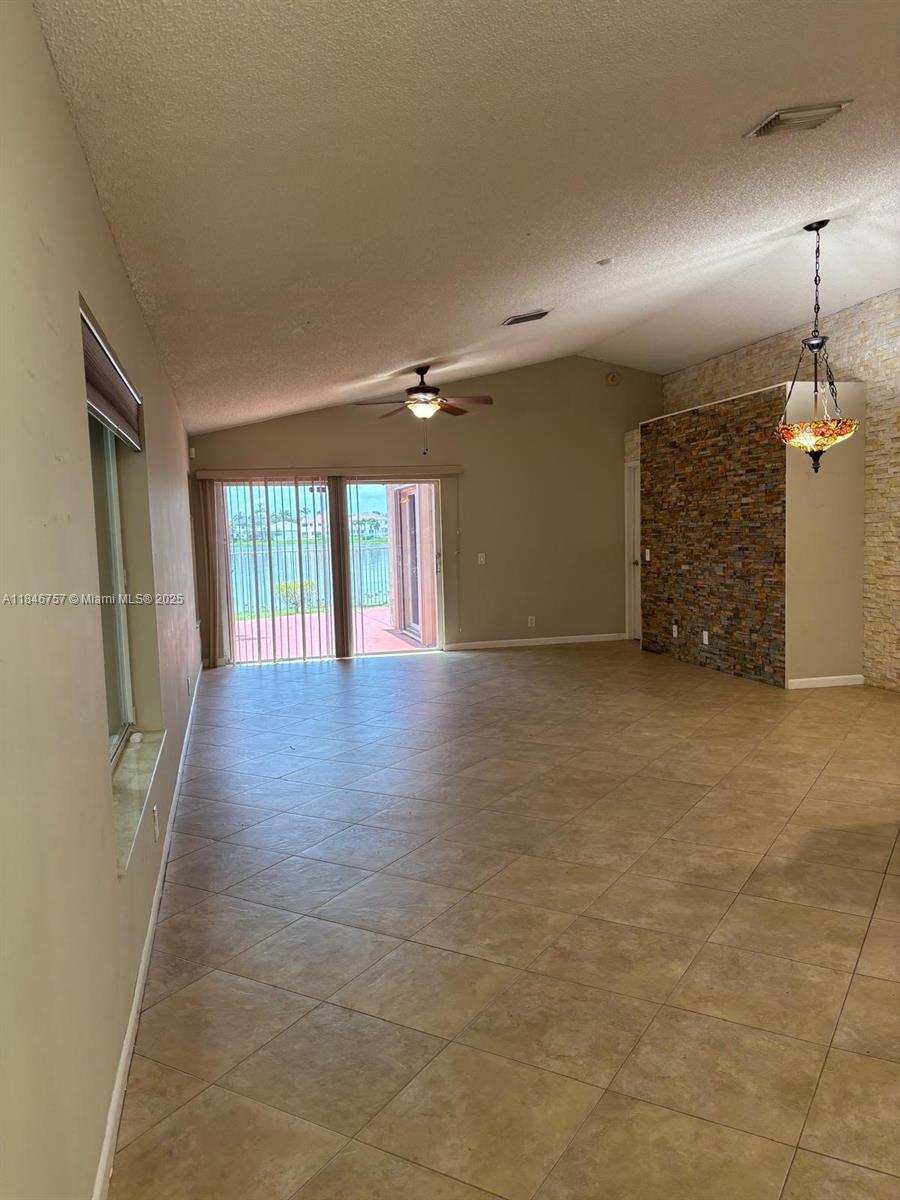 1463 Presidio Dr