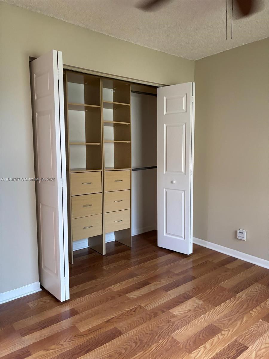 1463 Presidio Dr