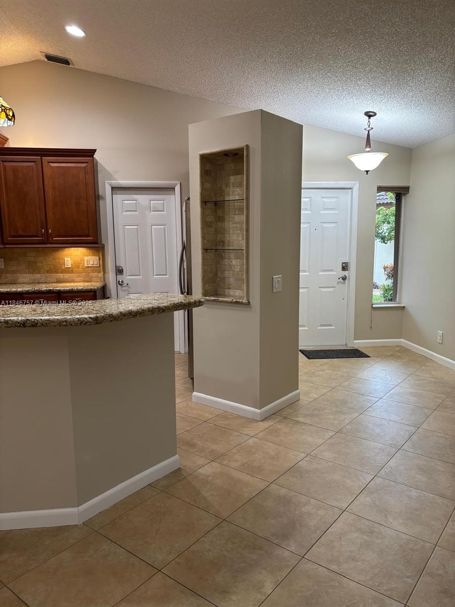 1463 Presidio Dr