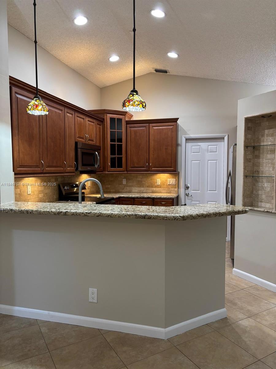 1463 Presidio Dr