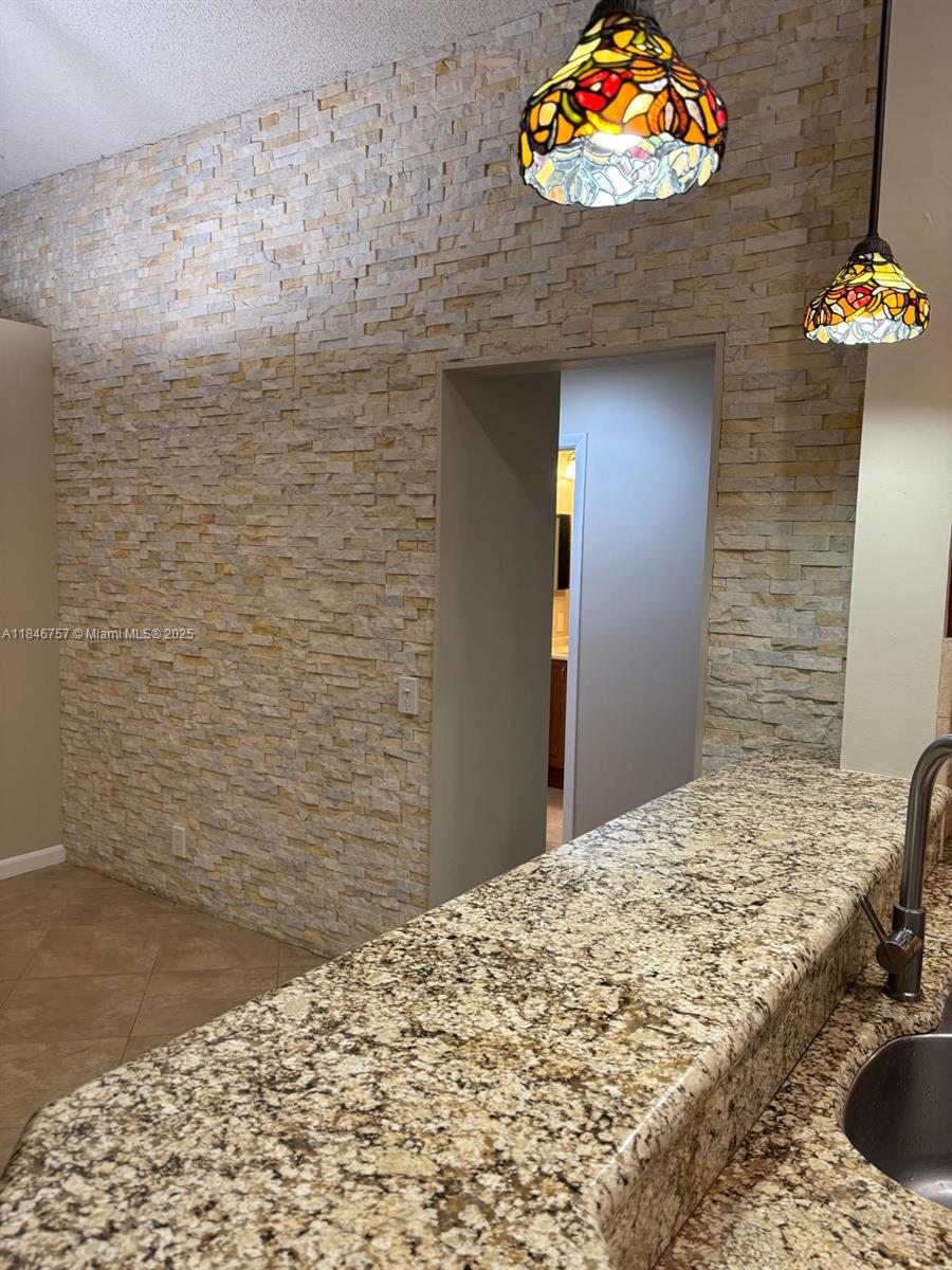 1463 Presidio Dr