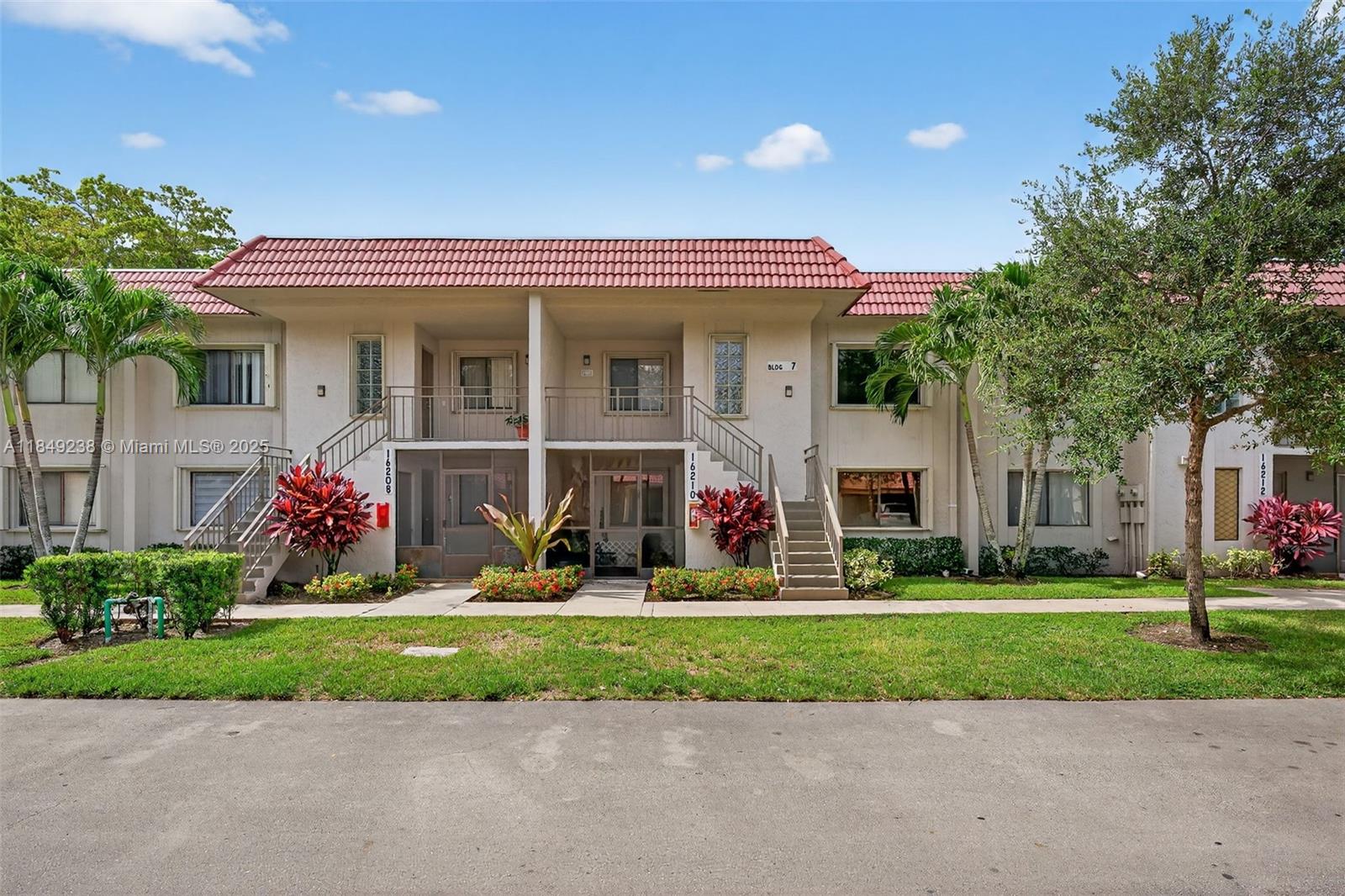 16210 Laurel Dr # 203