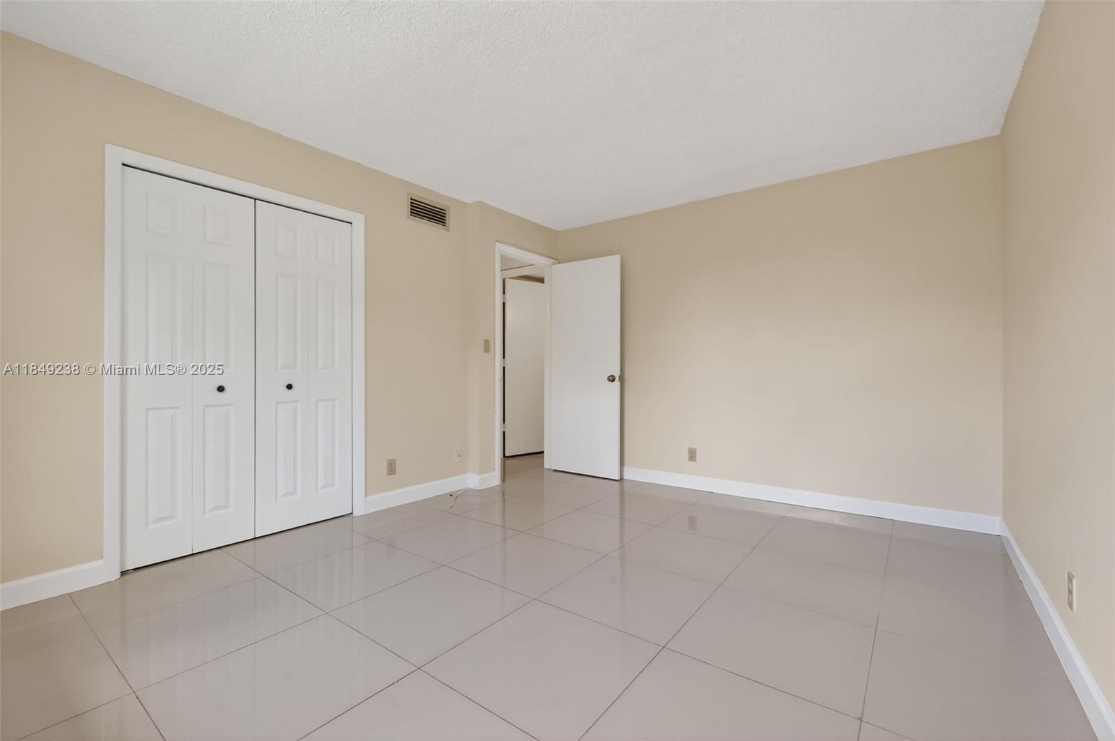 16210 Laurel Dr # 203