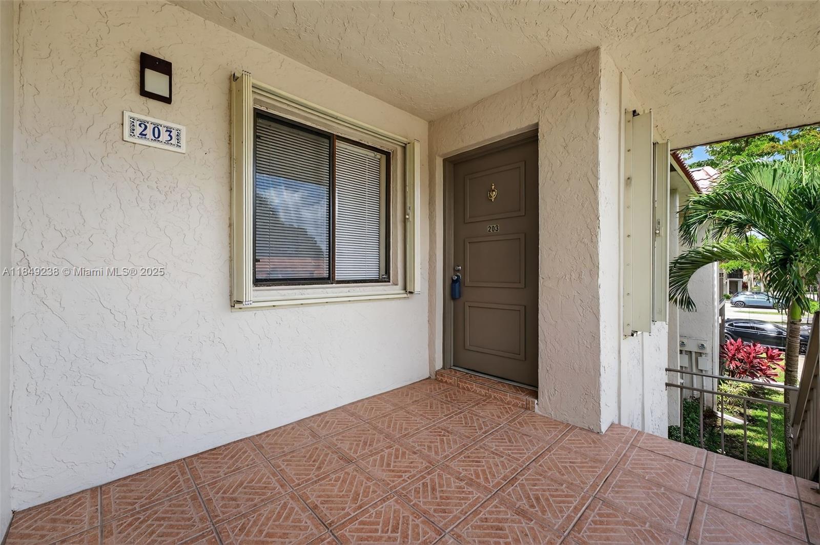 16210 Laurel Dr # 203