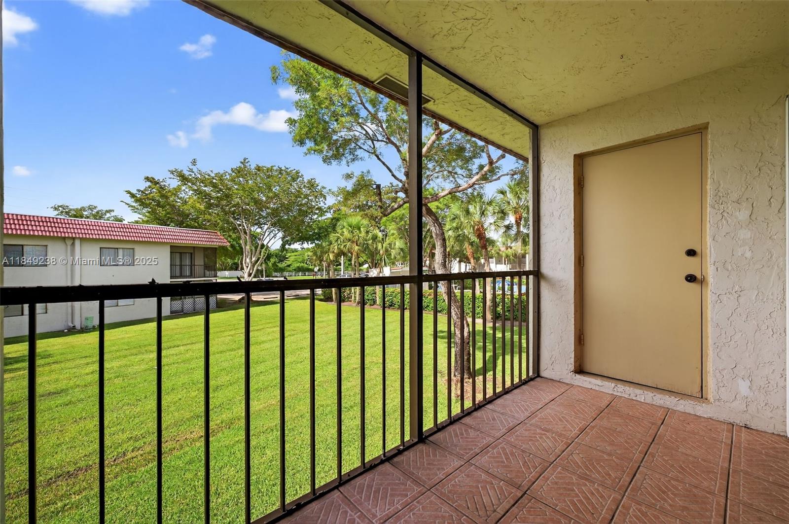 16210 Laurel Dr # 203