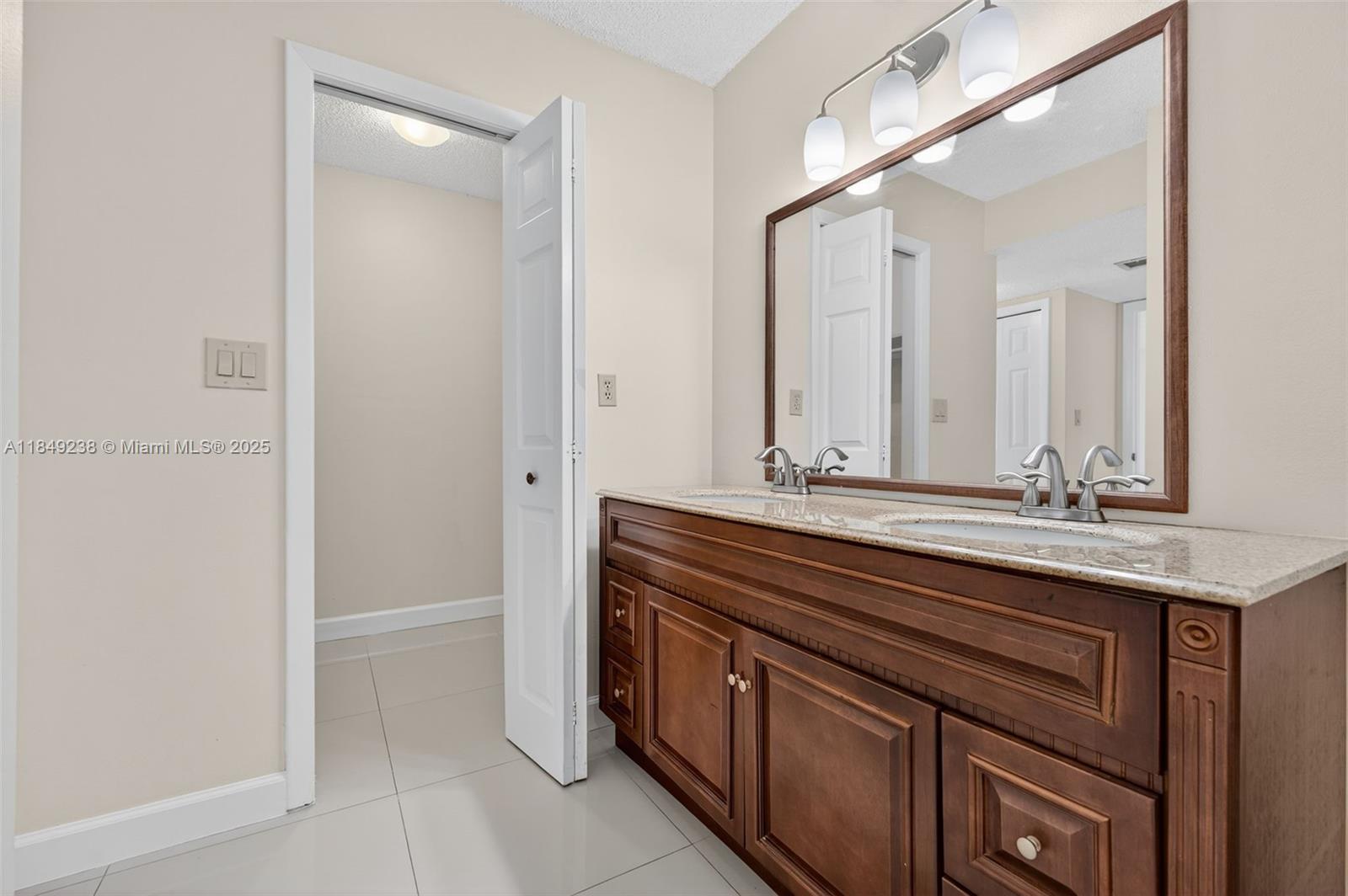 16210 Laurel Dr # 203