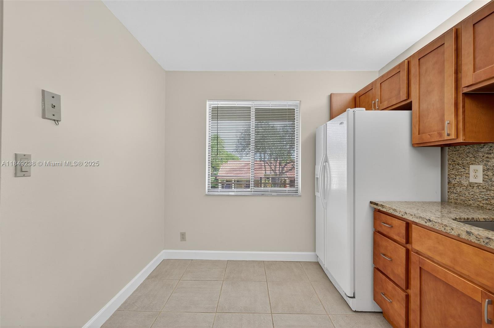 16210 Laurel Dr # 203