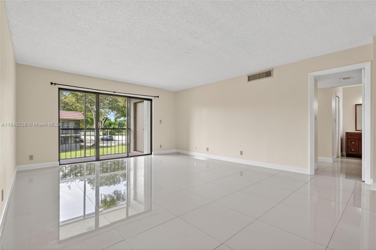16210 Laurel Dr # 203