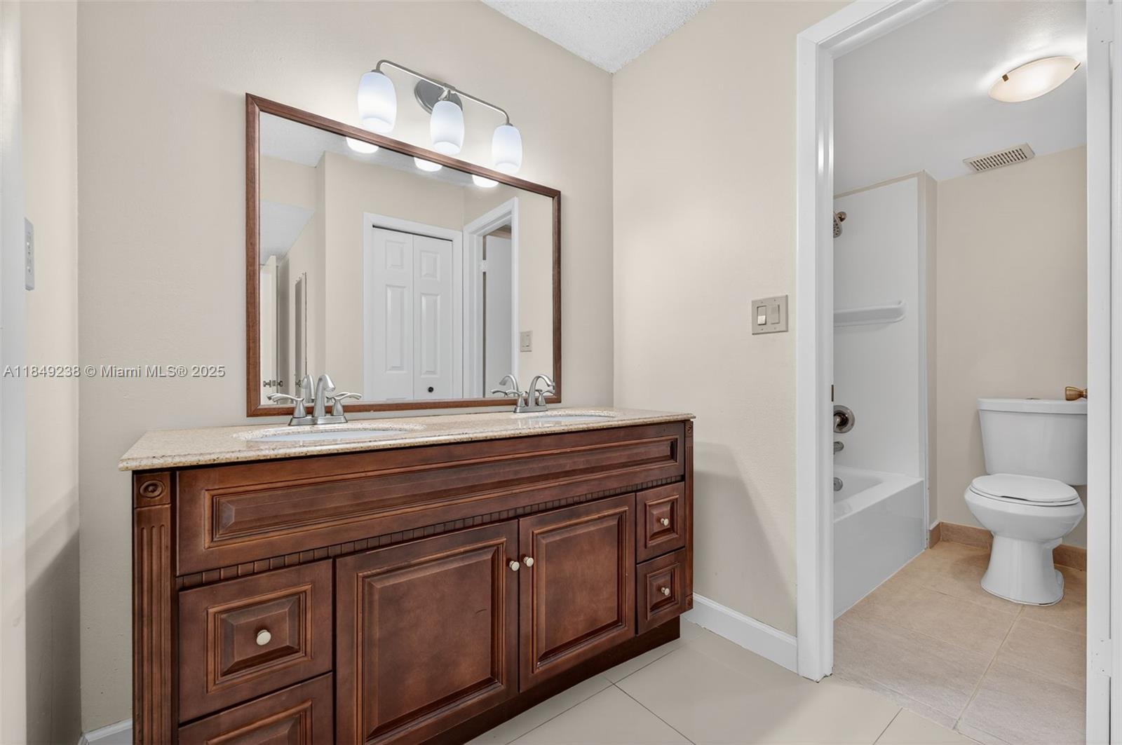 16210 Laurel Dr # 203