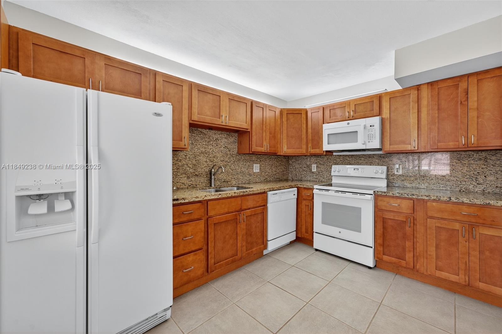 16210 Laurel Dr # 203