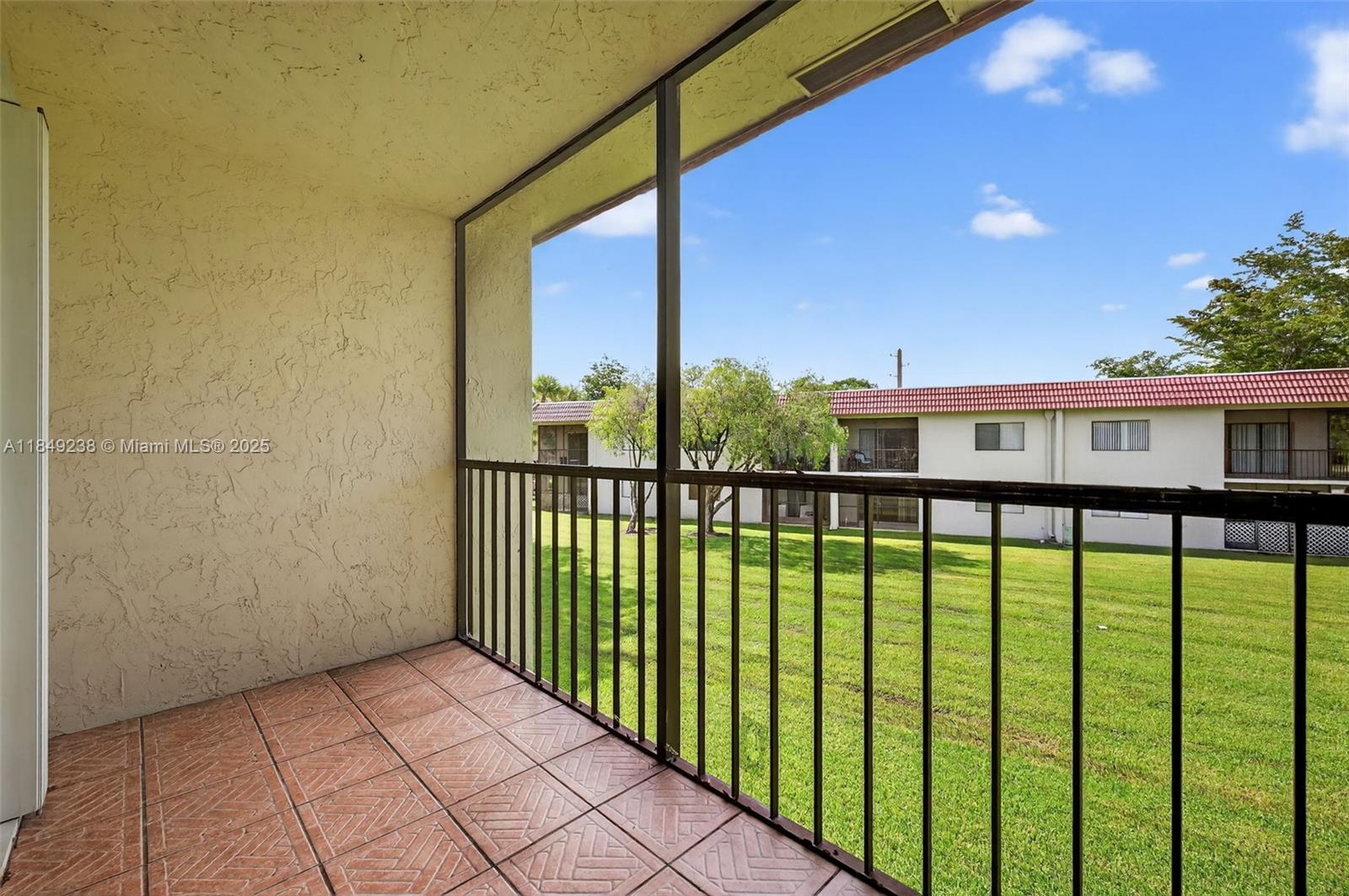 16210 Laurel Dr # 203