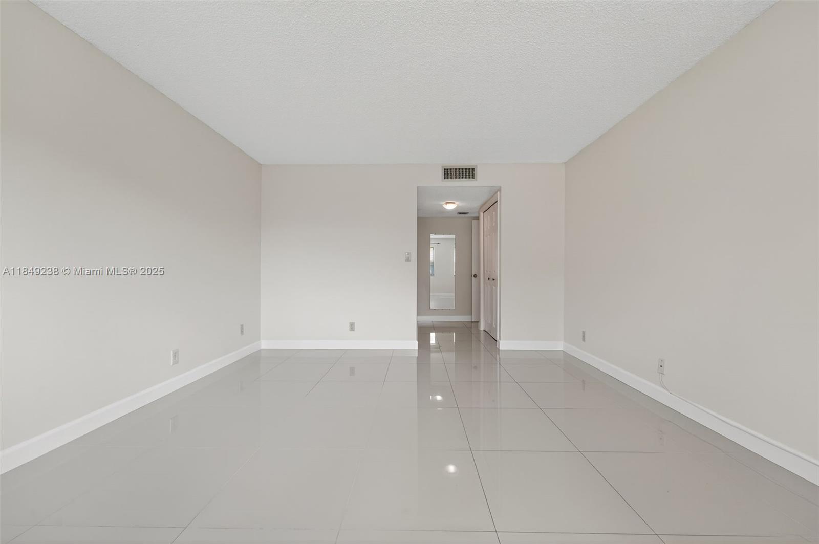 16210 Laurel Dr # 203