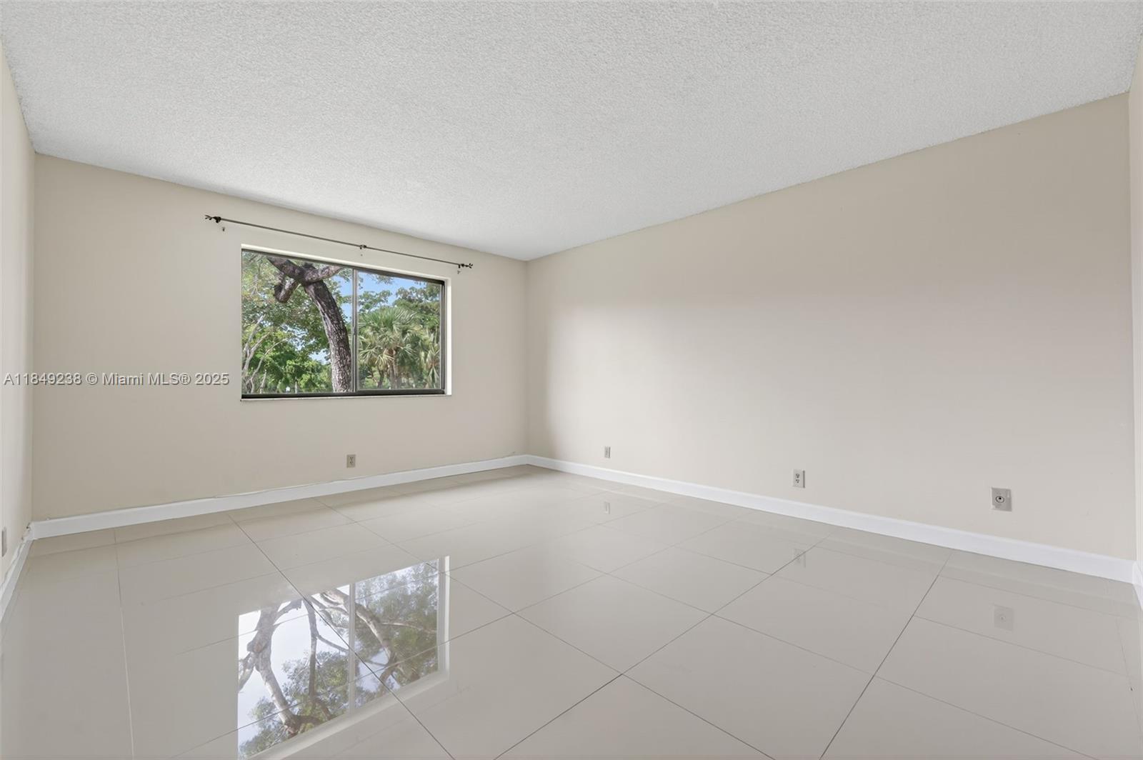 16210 Laurel Dr # 203