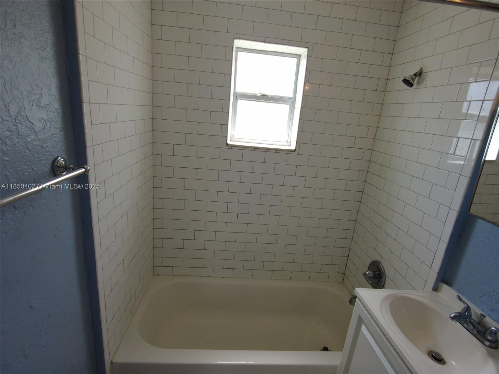 620 NW 16th Ave # 2