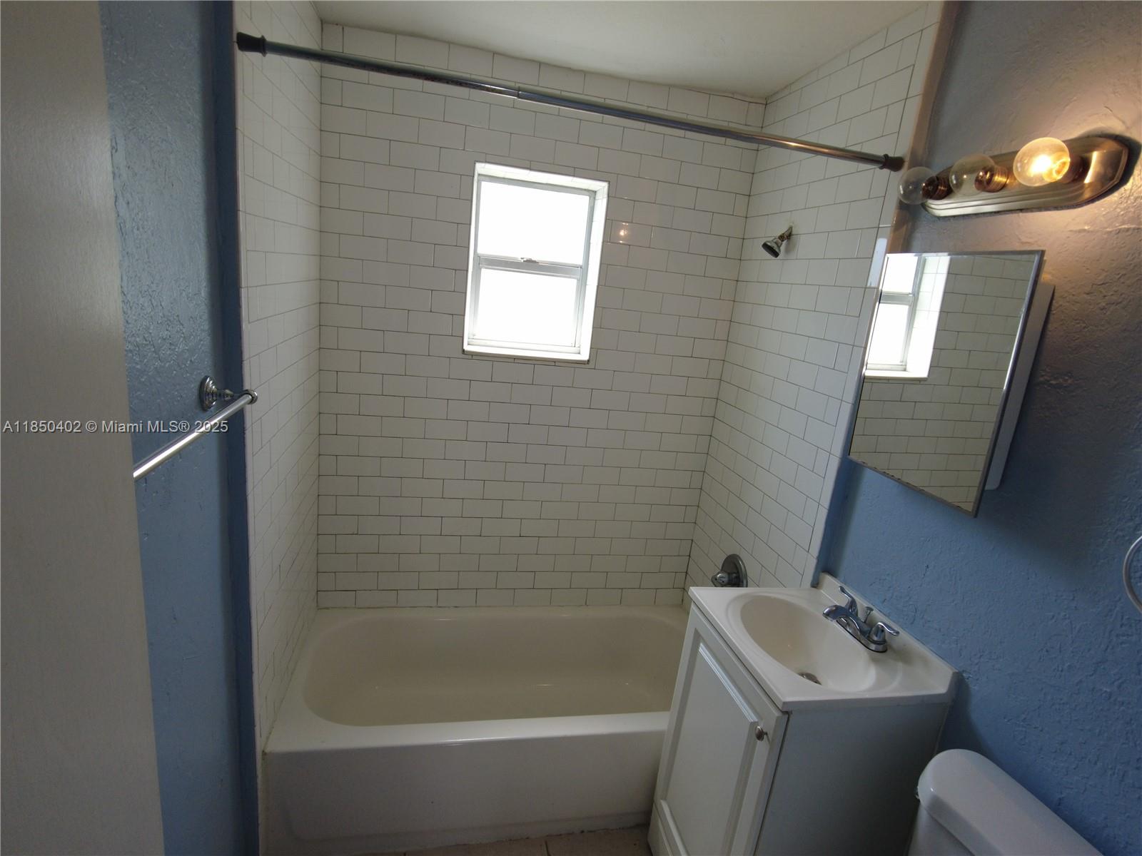 620 NW 16th Ave # 2