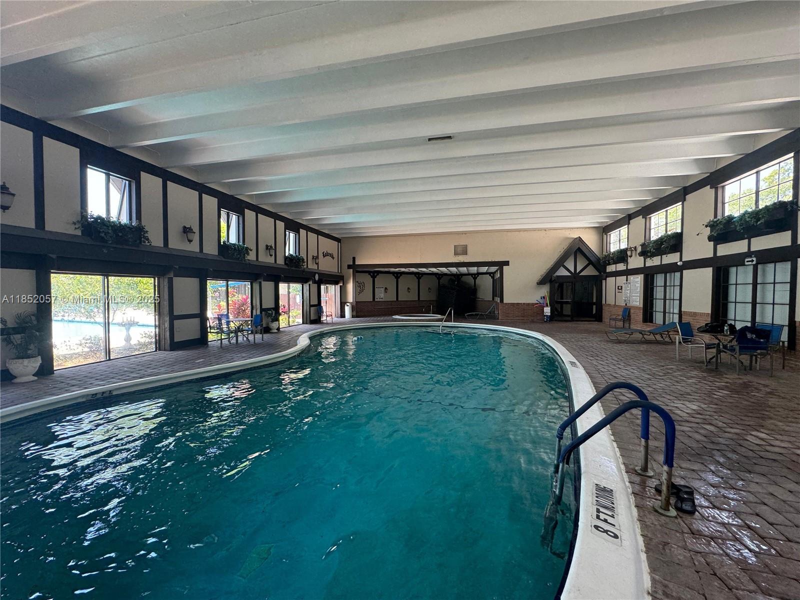 3660 Inverrary Dr # 1R