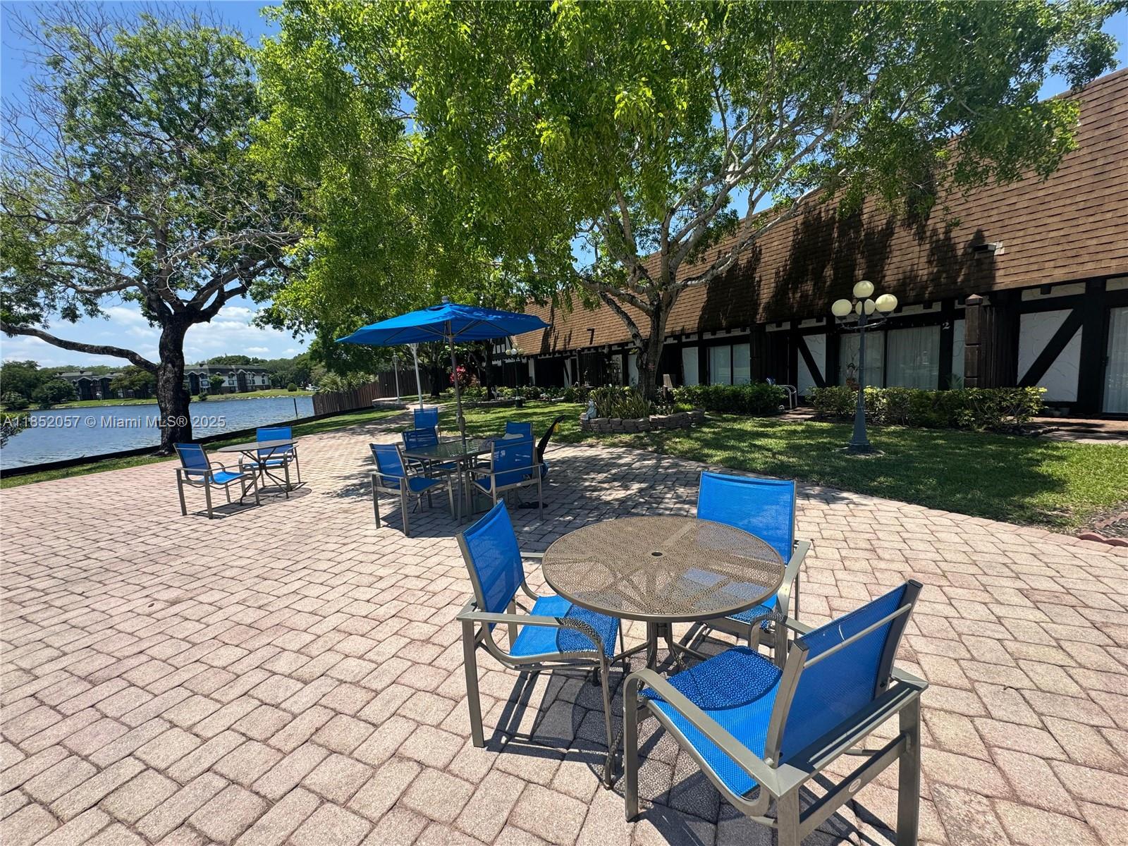 3660 Inverrary Dr # 1R