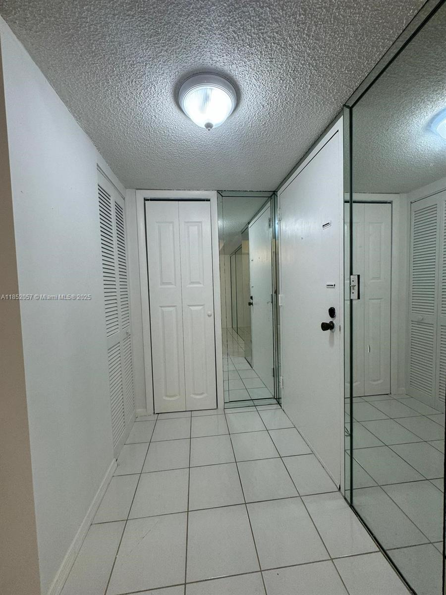 3660 Inverrary Dr # 1R