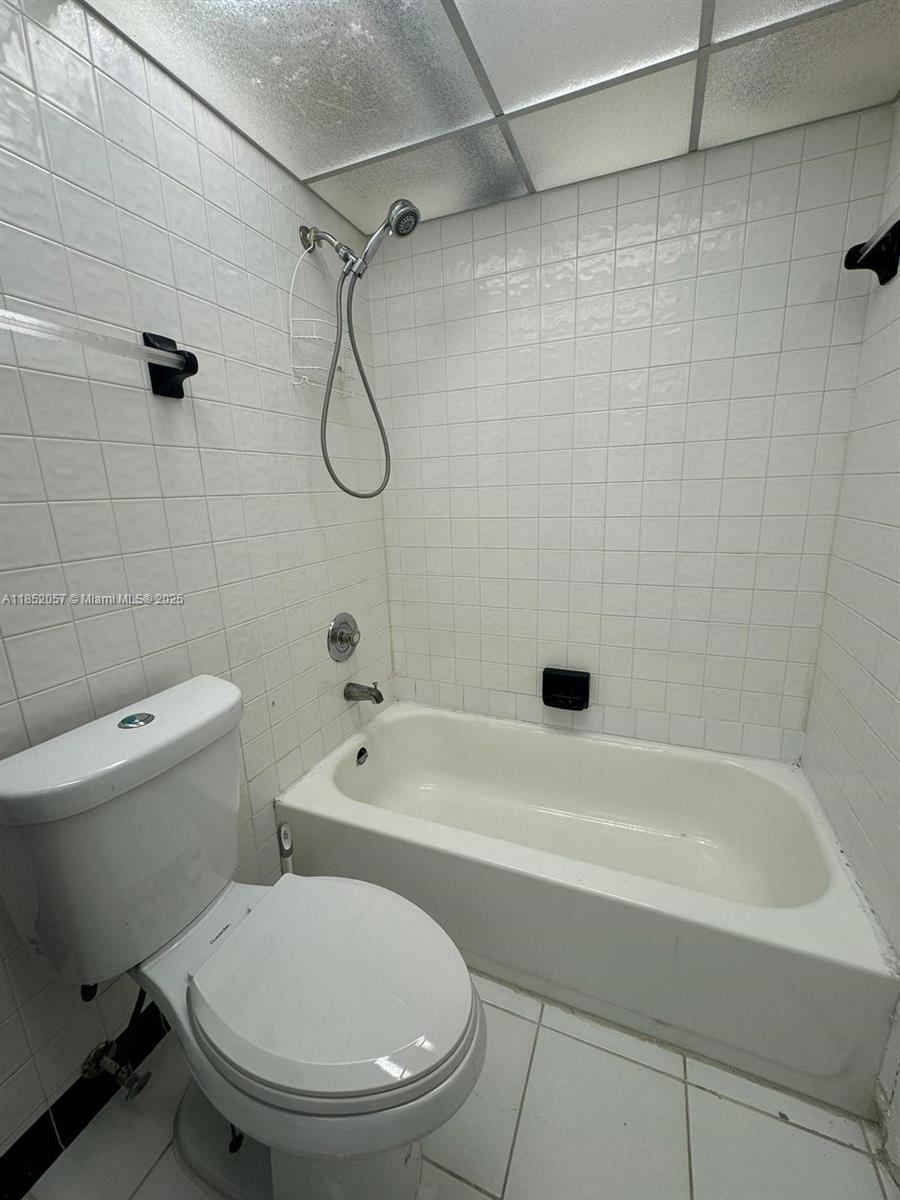 3660 Inverrary Dr # 1R