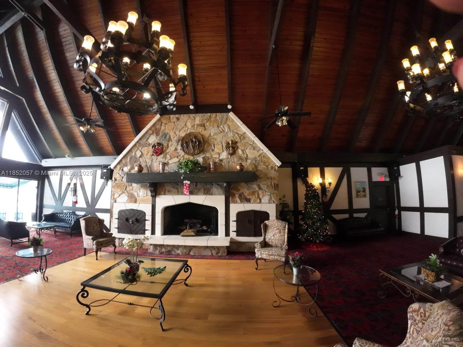 3660 Inverrary Dr # 1R