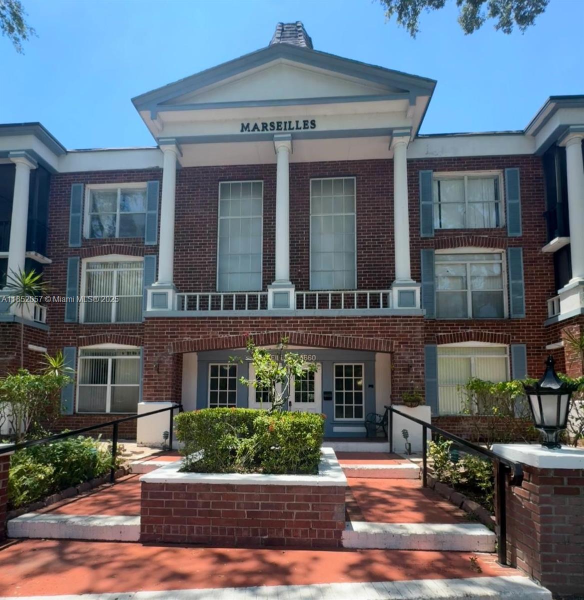 3660 Inverrary Dr # 1R