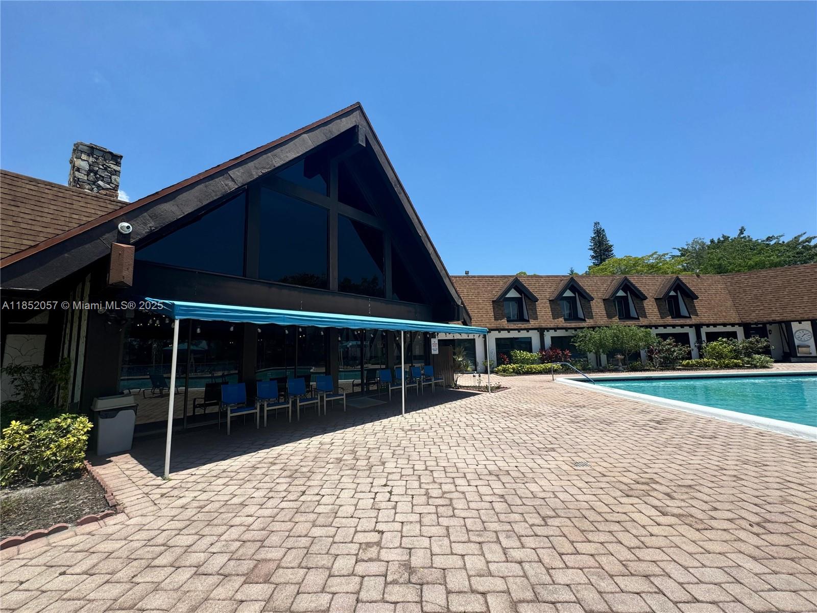 3660 Inverrary Dr # 1R