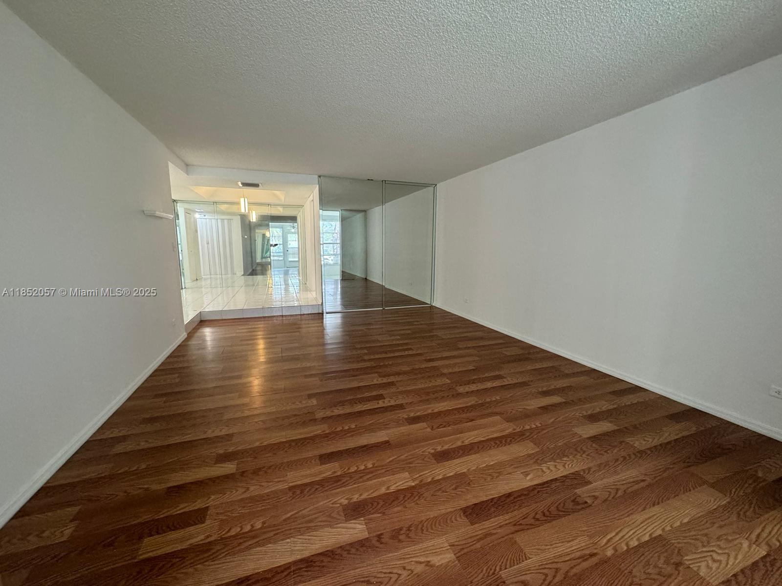 3660 Inverrary Dr # 1R