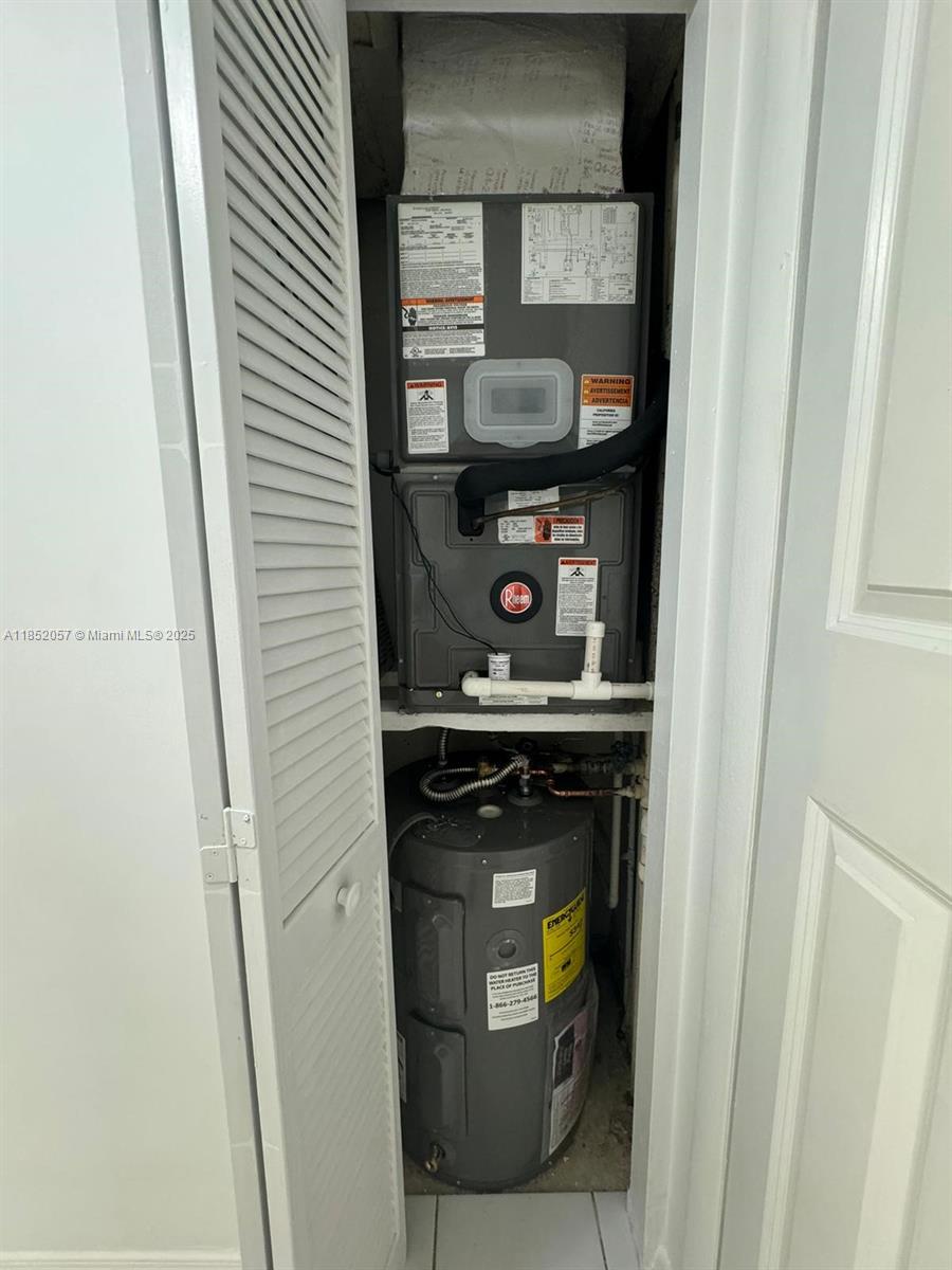 3660 Inverrary Dr # 1R