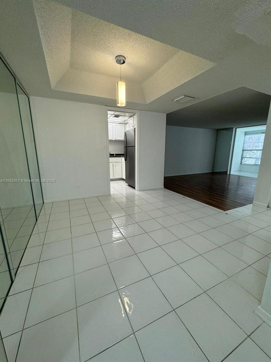 3660 Inverrary Dr # 1R