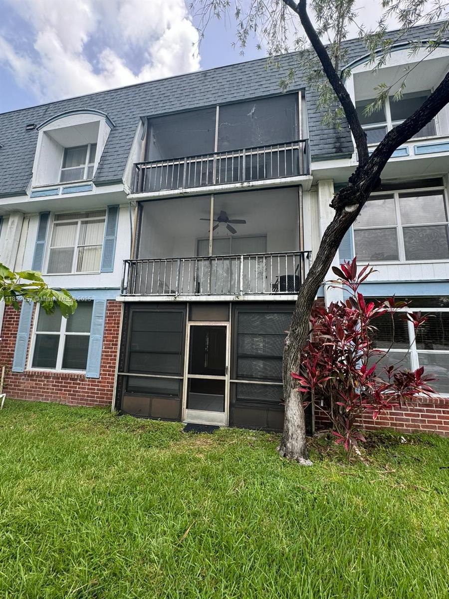 3660 Inverrary Dr # 1R