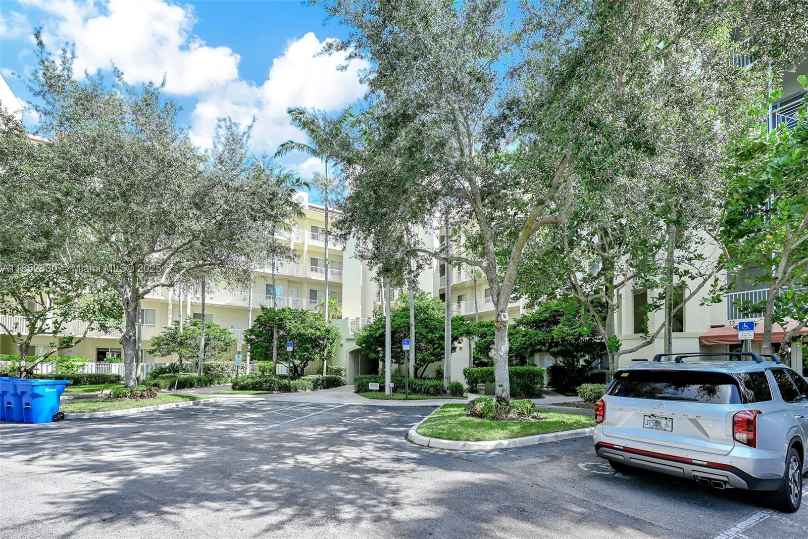 3500 Oaks Clubhouse Dr # 101