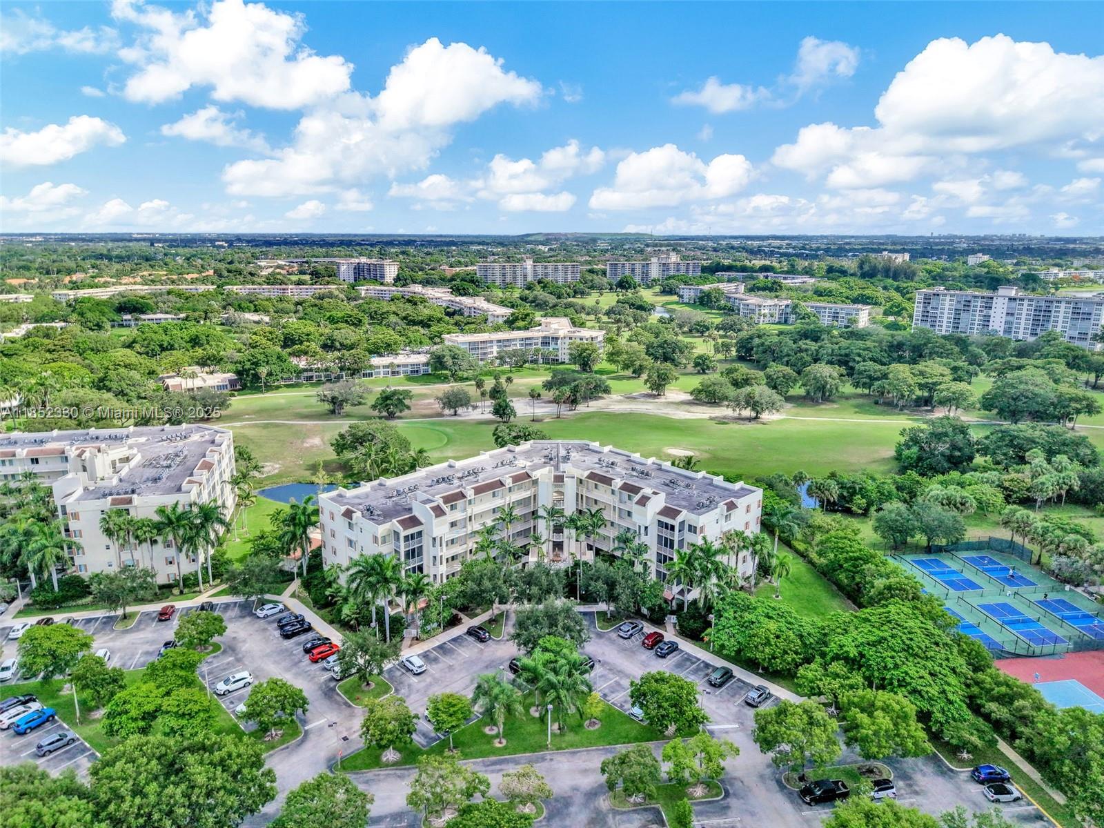 3500 Oaks Clubhouse Dr # 101