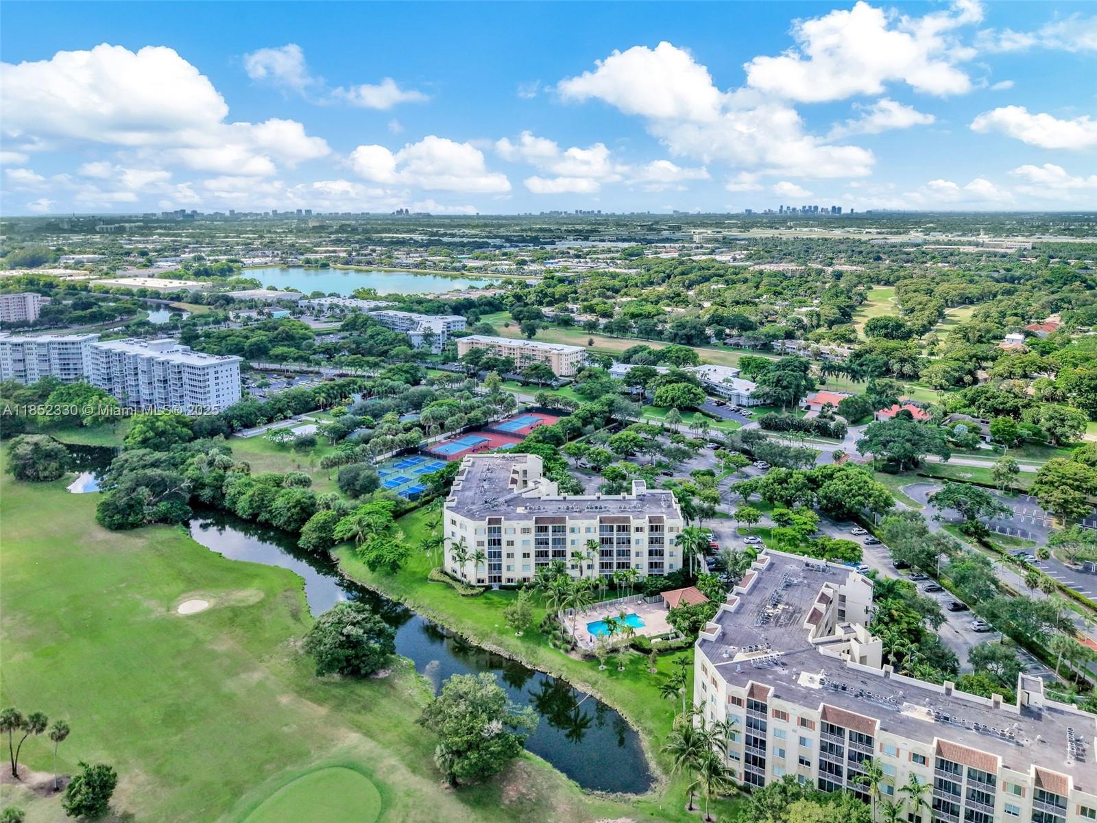 3500 Oaks Clubhouse Dr # 101