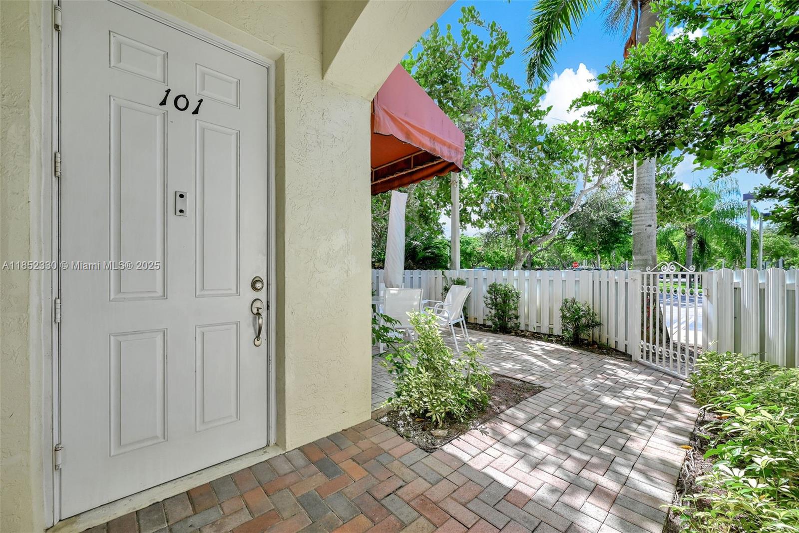3500 Oaks Clubhouse Dr # 101