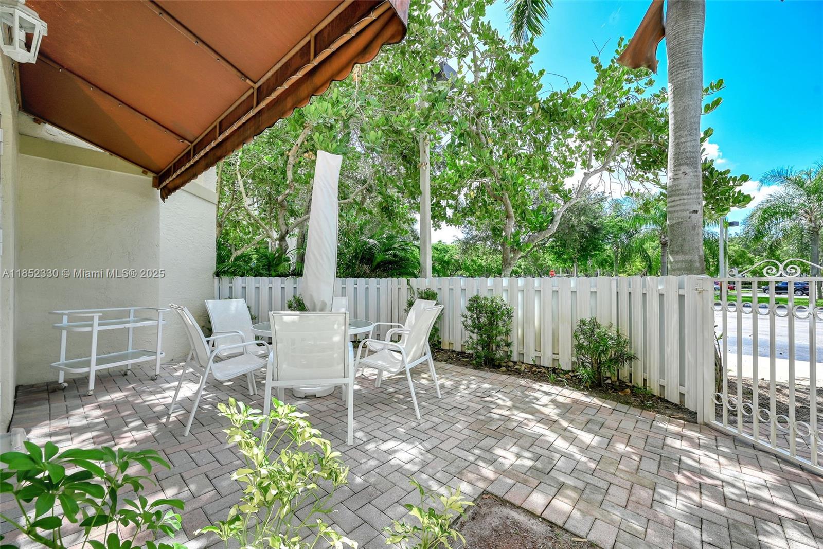 3500 Oaks Clubhouse Dr # 101