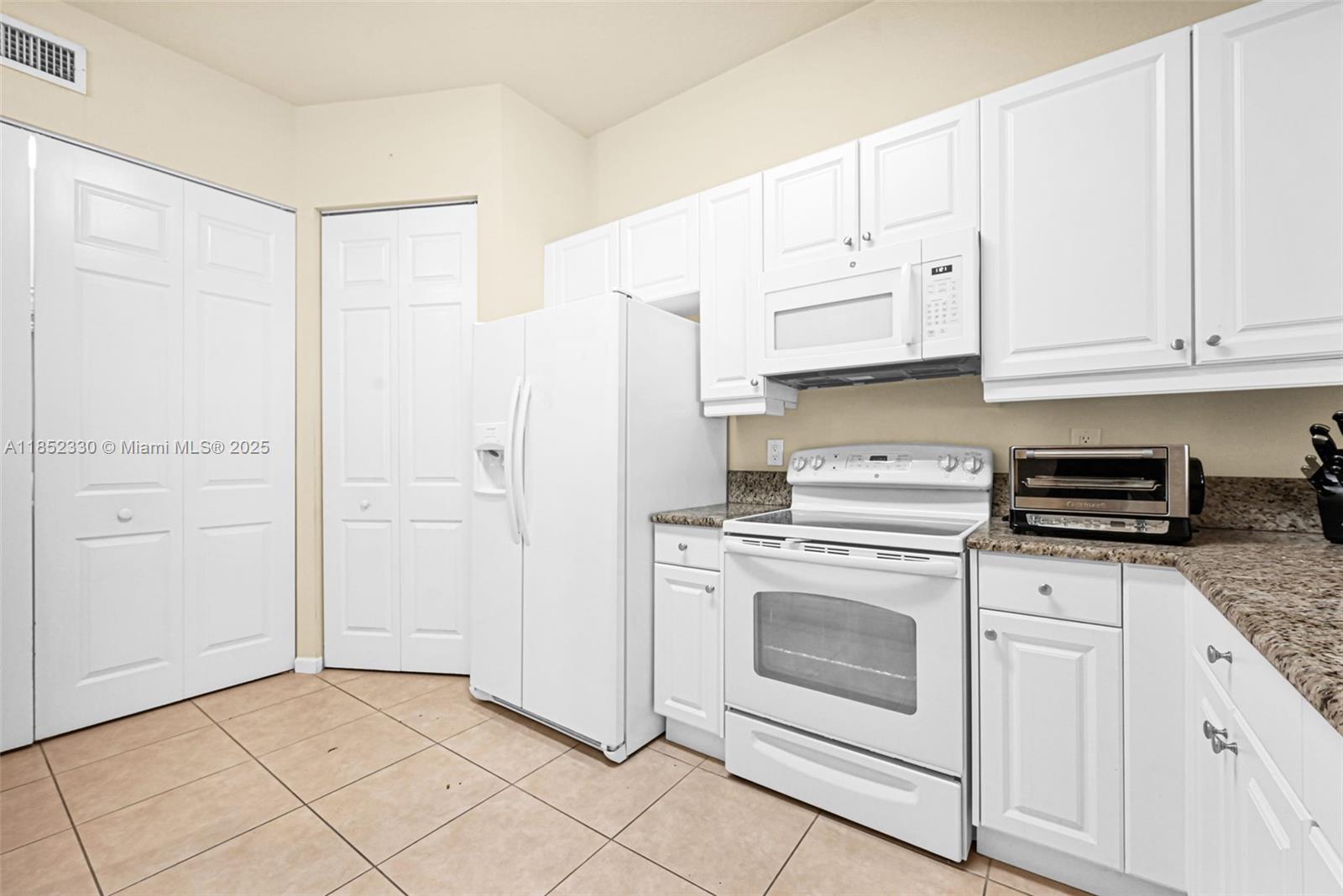 3500 Oaks Clubhouse Dr # 101