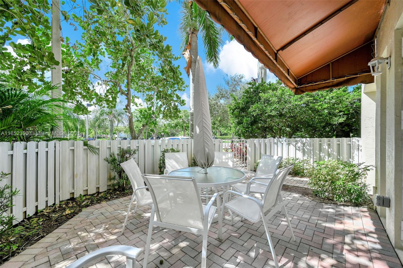 3500 Oaks Clubhouse Dr # 101