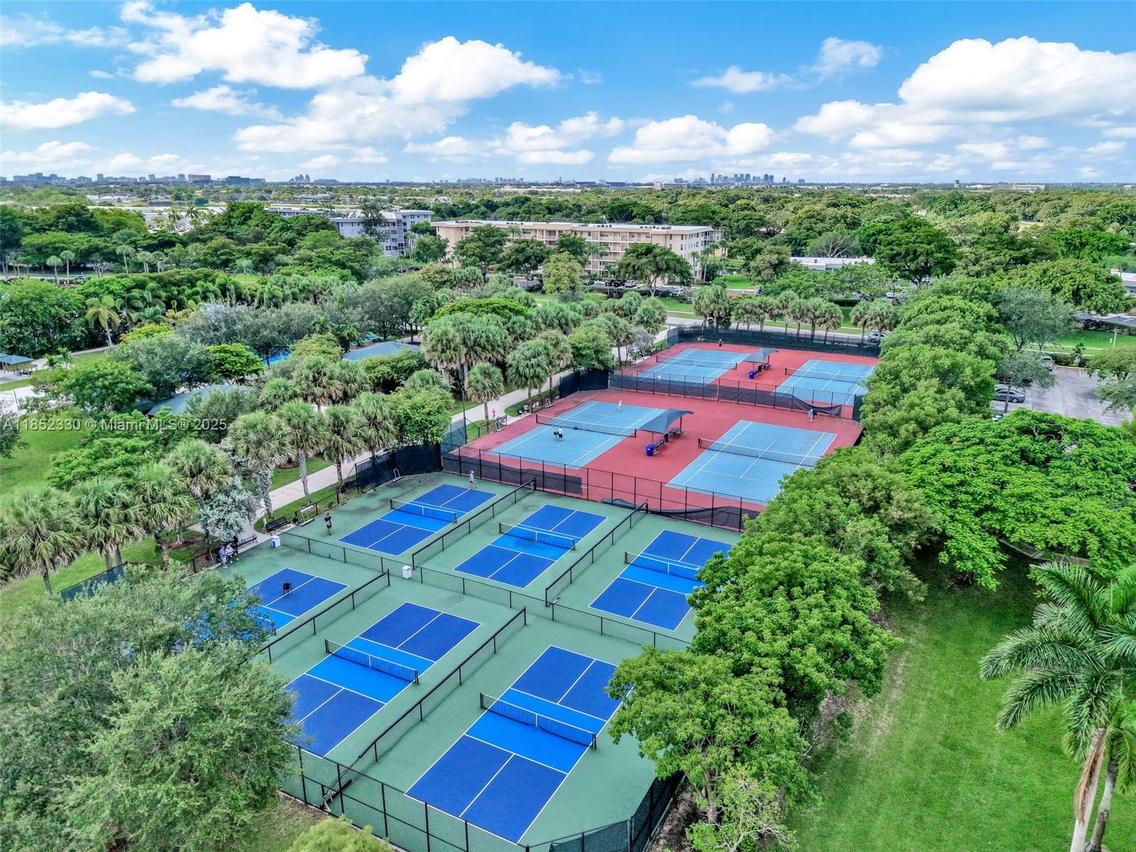 3500 Oaks Clubhouse Dr # 101