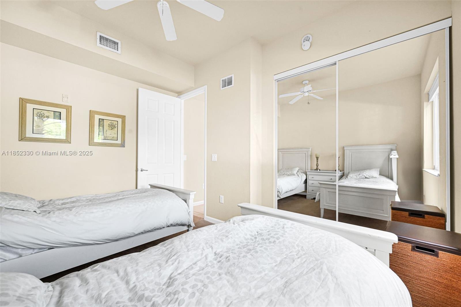 3500 Oaks Clubhouse Dr # 101