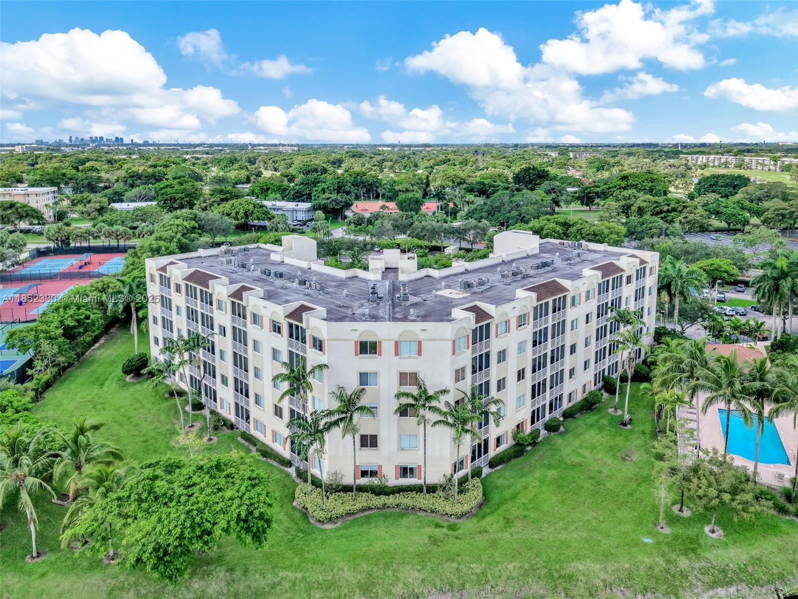 3500 Oaks Clubhouse Dr # 101