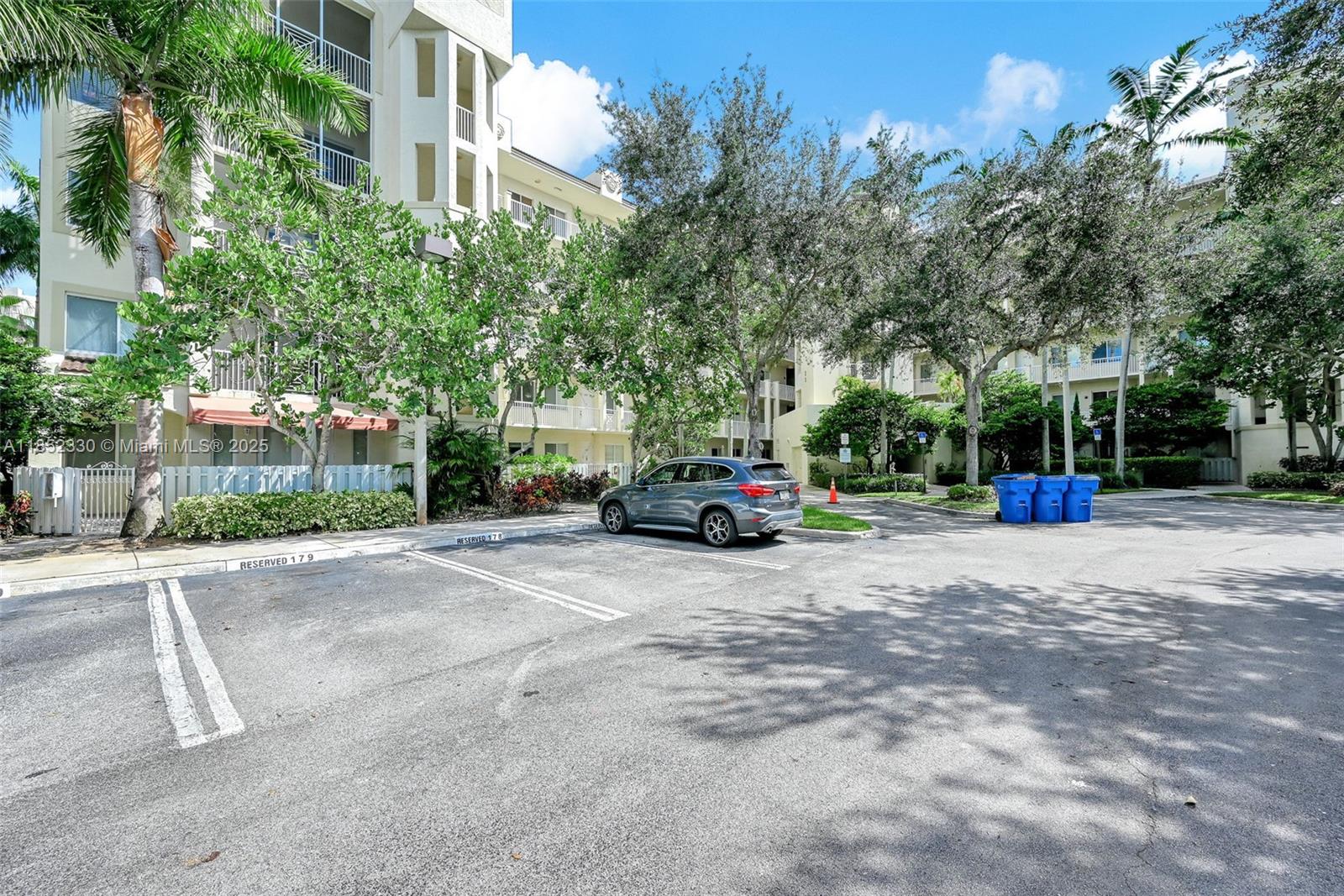 3500 Oaks Clubhouse Dr # 101