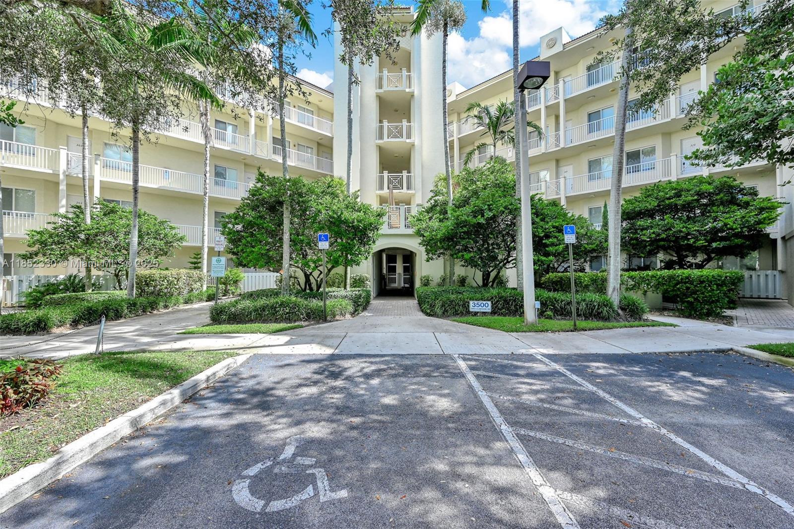 3500 Oaks Clubhouse Dr # 101