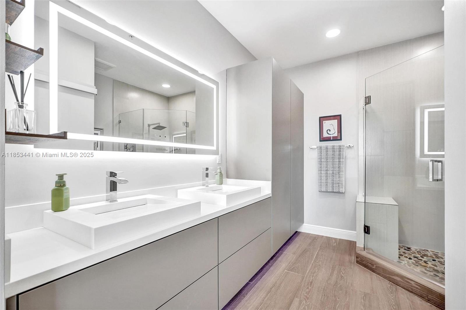 7900 Harbor Island Dr Unit: PH15