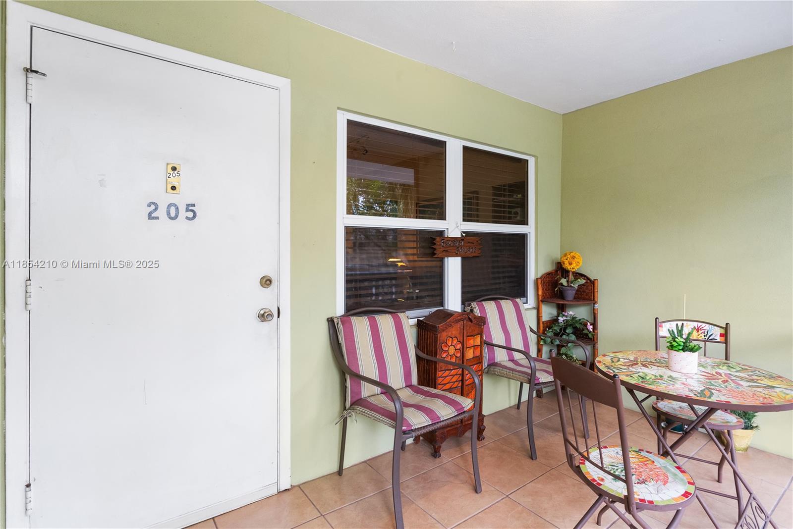 1425 Arthur St # 205A