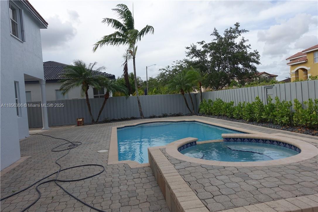18125 NW 89th Ct
