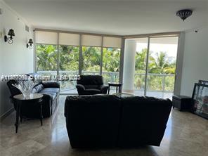 3131 NE 188th St # 504 Unit: 1-504