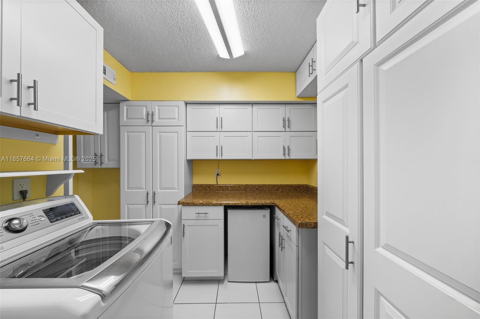 4970 E Sabal Palm Blvd # 403