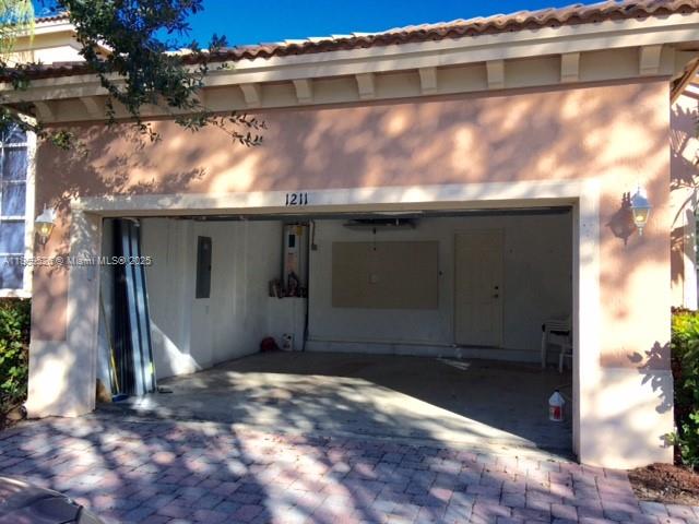 1211 NE 37th Ave