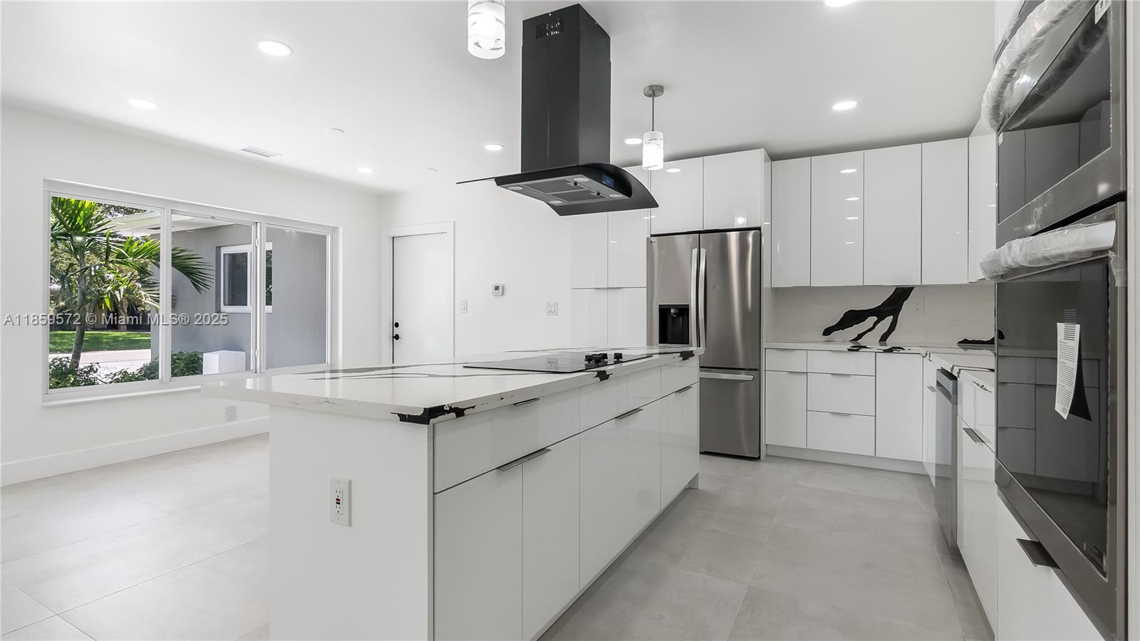 1611 NE 40th Pl