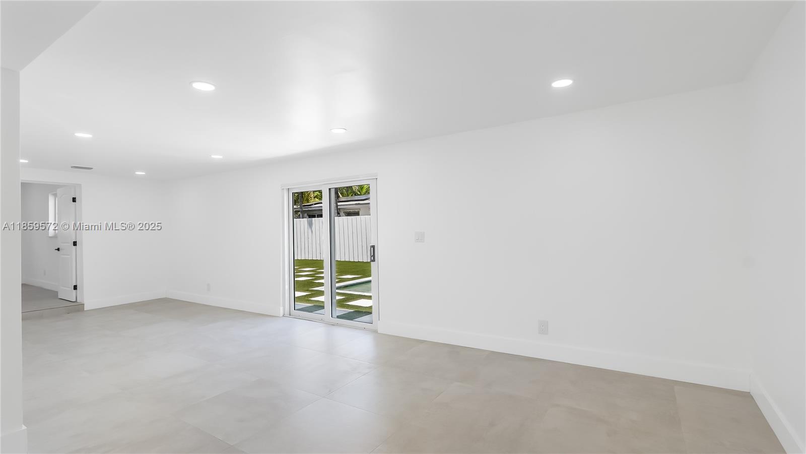 1611 NE 40th Pl